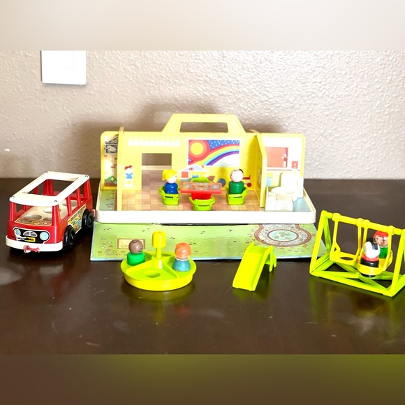 FISHER PRICEđź’ĄVINTAGE~RARE FINDINGS 1978đź’ĄPlay Family Nursery School #929 - Picture 16 of 16